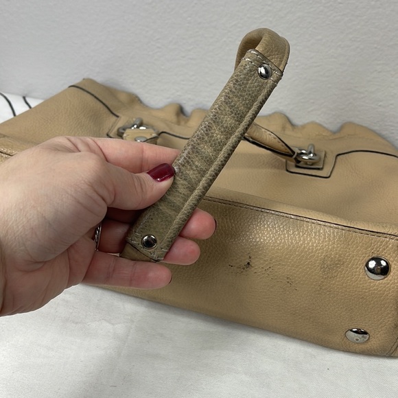 Coach Leather Beige Shoulder Purse Ruffle Trim - Picture 7 of 14